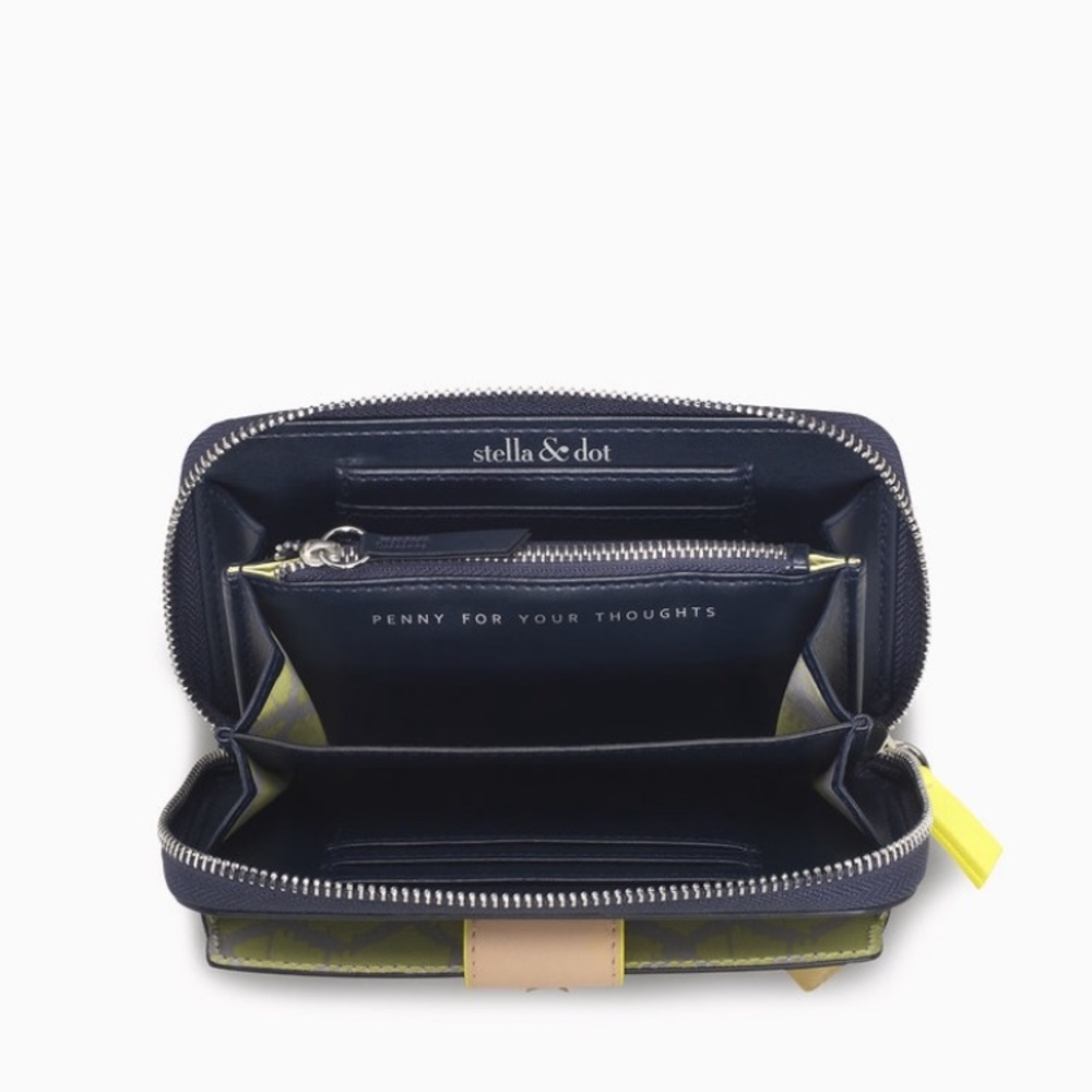 Madison Tech Wallet - Picture 2 of 5